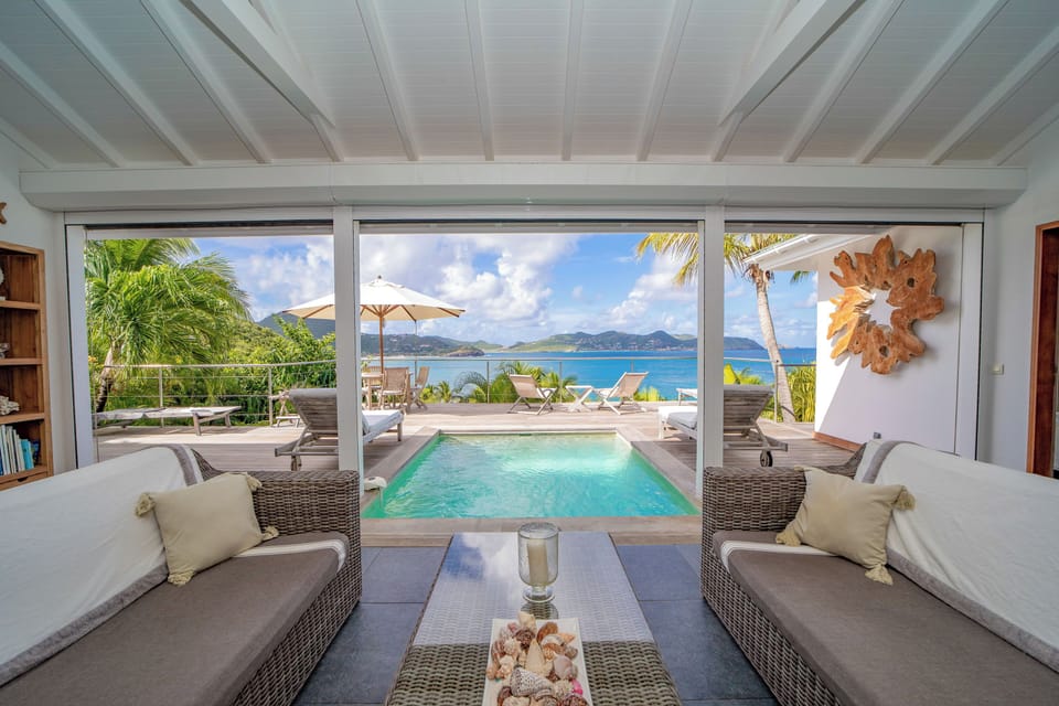 HD-TV with Satellite Channel, bluetooth speaker, telephone, fan. An inside dining room with wooden table for 6 people. Outdoor dining table on the terrace, or at the gazebo, for 4 people. 