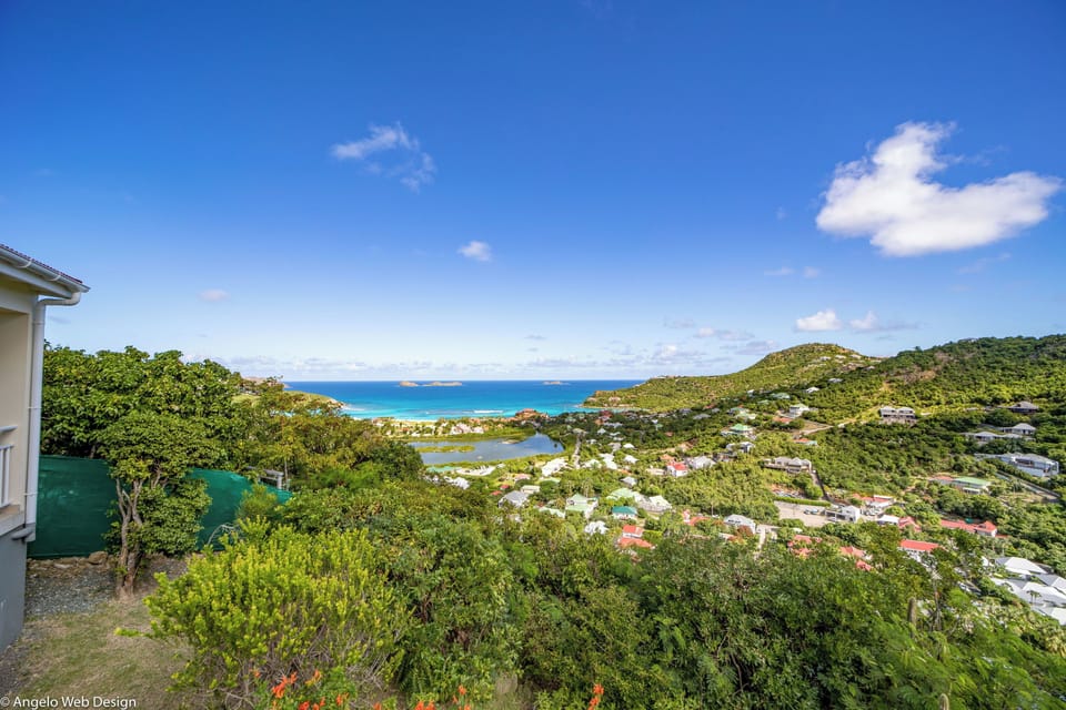 Beautiful views over the hills and St-Jean bay. 