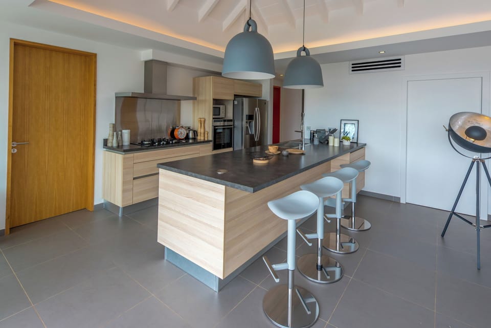 Fully equipped and air-conditioned kitchen, bar with stools, electric oven, gas stove, fridge/freezer with ice maker, microwave, dishwasher, filter coffee maker, Nespresso coffee machine, electric kettle, toaster, hood, wine cellar, mixer.  Dining table o