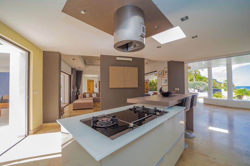 Modern and fully-equipped kitchen with stainless steel appliances, De Dietrich hobs, Siemens oven, ice maker, wine cooler, fridge, freezer, dishwasher, microwave,blender, Nespresso coffee machine, juice maker machine, toaster. 