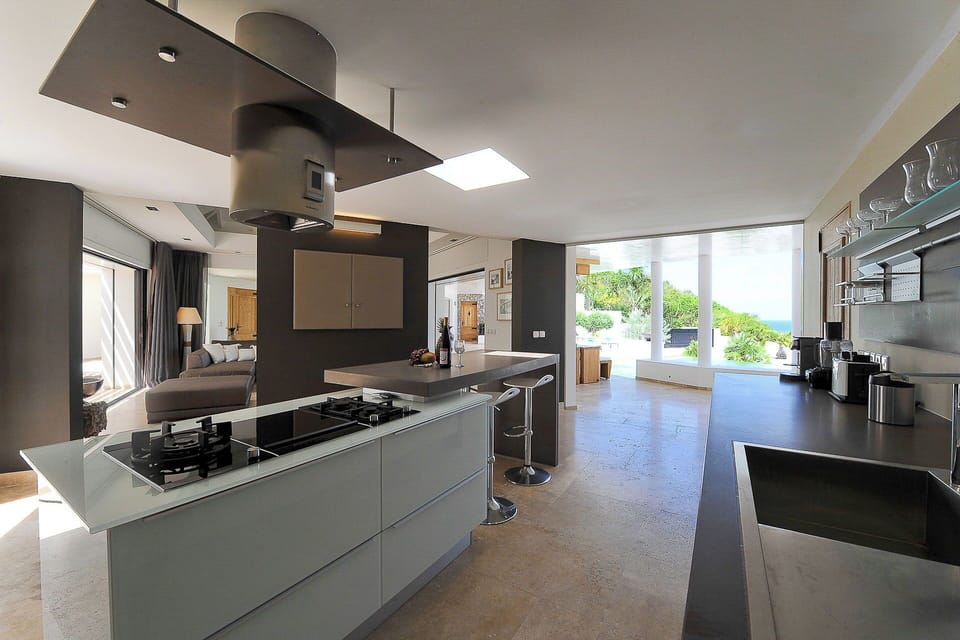 Modern and fully-equipped kitchen with stainless steel appliances, De Dietrich hobs, Siemens oven, ice maker, wine cooler, fridge, freezer, dishwasher, microwave,blender, Nespresso coffee machine, juice maker machine, toaster. 