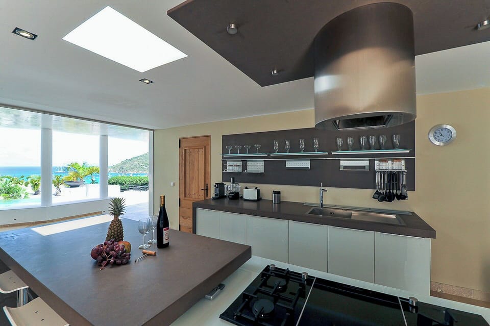 Modern and fully-equipped kitchen with stainless steel appliances, De Dietrich hobs, Siemens oven, ice maker, wine cooler, fridge, freezer, dishwasher, microwave,blender, Nespresso coffee machine, juice maker machine, toaster. 