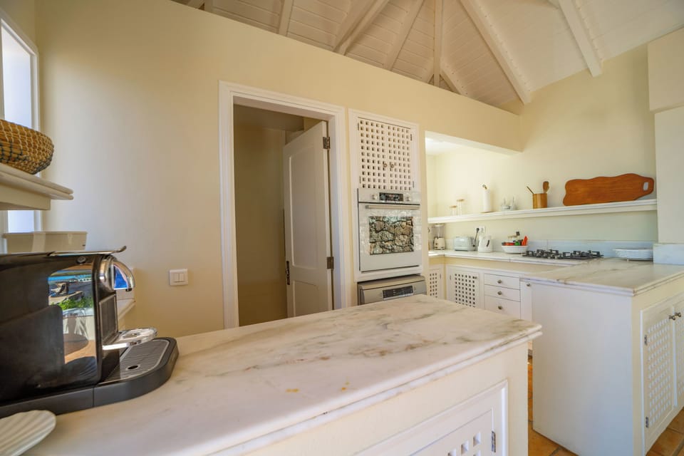 Fully equipped kitchen, fridge, microwave, oven, freezer, dishwasher, coffee machine, toaster and blender. Indoor dining area for 6 people. Another dining area on the terrace. 
