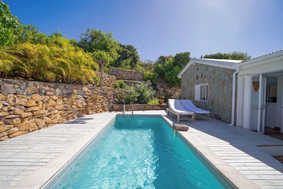 Beautiful terrace and pool. Barbecue. 