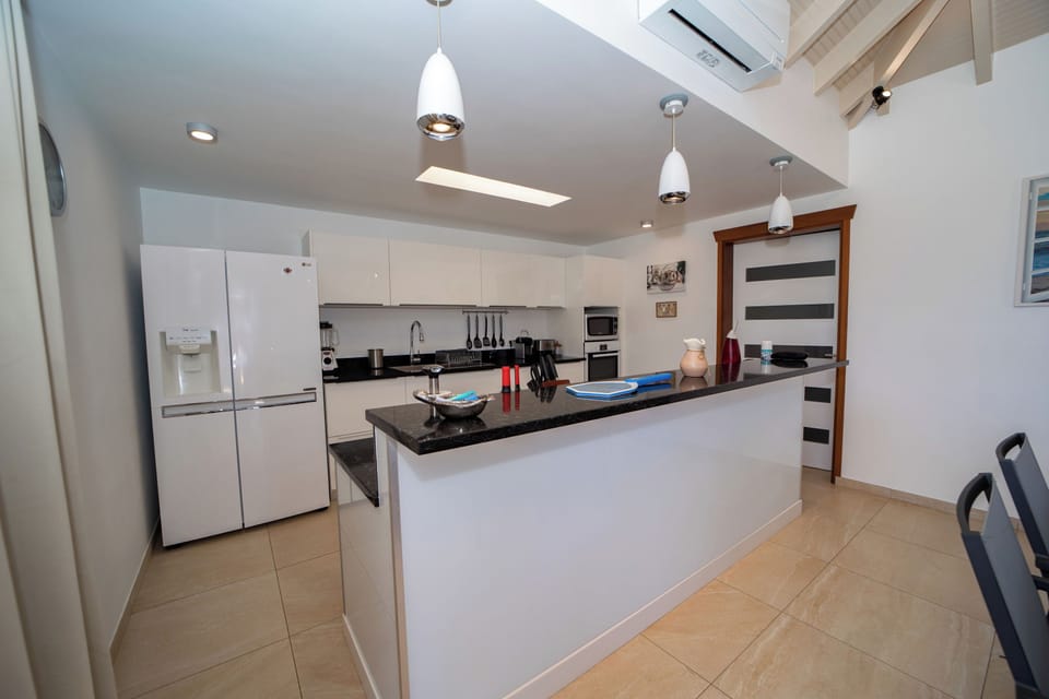 Air-conditioned kitchen equipped with electric oven, gas stove, microwave, fridge and freezer with ice maker, dish washer, toaster, regular filter coffee machine and Nespresso machine, electric kettle, blender, electric fruit squeezer. Inside dining table
