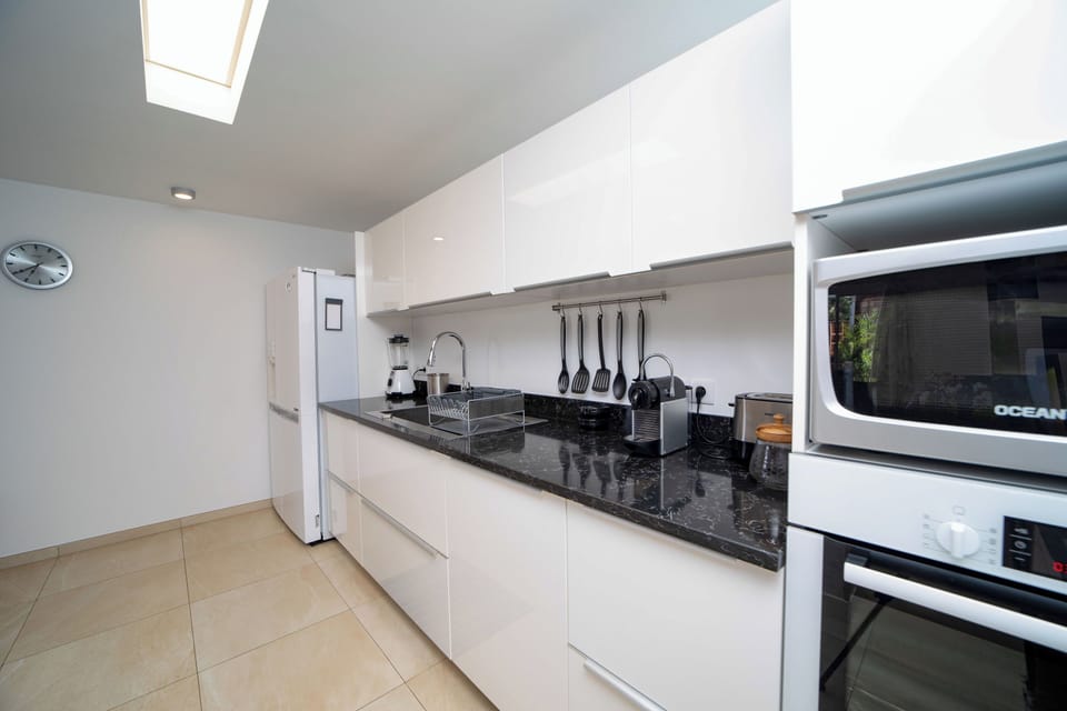 Air-conditioned kitchen equipped with electric oven, gas stove, microwave, fridge and freezer with ice maker, dish washer, toaster, regular filter coffee machine and Nespresso machine, electric kettle, blender, electric fruit squeezer. Inside dining table