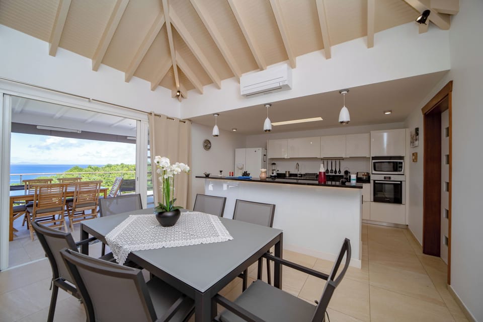 Air-conditioned kitchen equipped with electric oven, gas stove, microwave, fridge and freezer with ice maker, dish washer, toaster, regular filter coffee machine and Nespresso machine, electric kettle, blender, electric fruit squeezer. Inside dining table