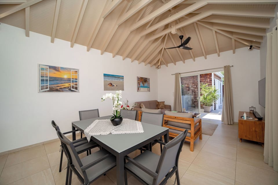 Air-conditioned kitchen equipped with electric oven, gas stove, microwave, fridge and freezer with ice maker, dish washer, toaster, regular filter coffee machine and Nespresso machine, electric kettle, blender, electric fruit squeezer. Inside dining table