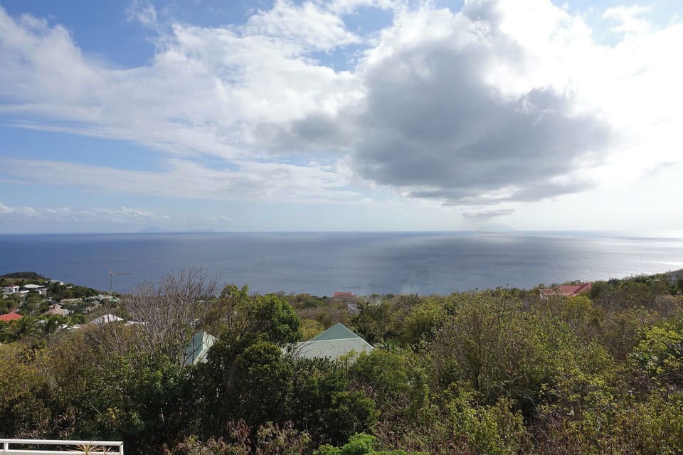 Solarium on the roof of the villa, with panoramic views over the bay. 