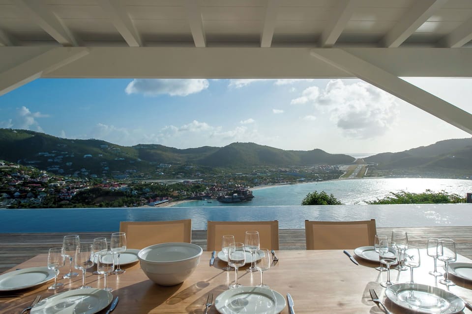 Spacious kitchen equipped with electric oven, gas stove, microwave, toaster, filter coffee machine and Nespresso machine, refrigerator, blender, hood (drop down system). Indoor dining table for 6 guests, outdoor dining table on the covered terrace. 
