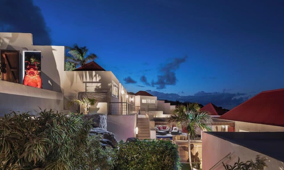 Modern and chic outdoor lightings.
 