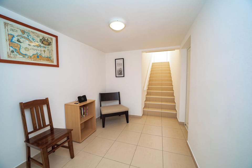 Panoramic views of the bay and Gustavia. Large parking area. 