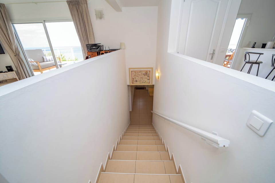 Panoramic views of the bay and Gustavia. Large parking area. 