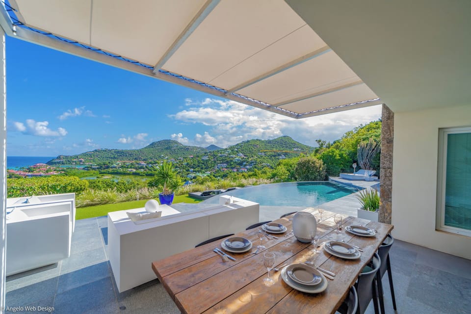 Fully equipped. Electric oven, gas stove, microwave, refrigerator, mixer, centrifuge, freezer, dishwasher, Nespresso machine, blender, kettle, toaster, breakfast bar. Large dining table for 6 people on the terrace. 