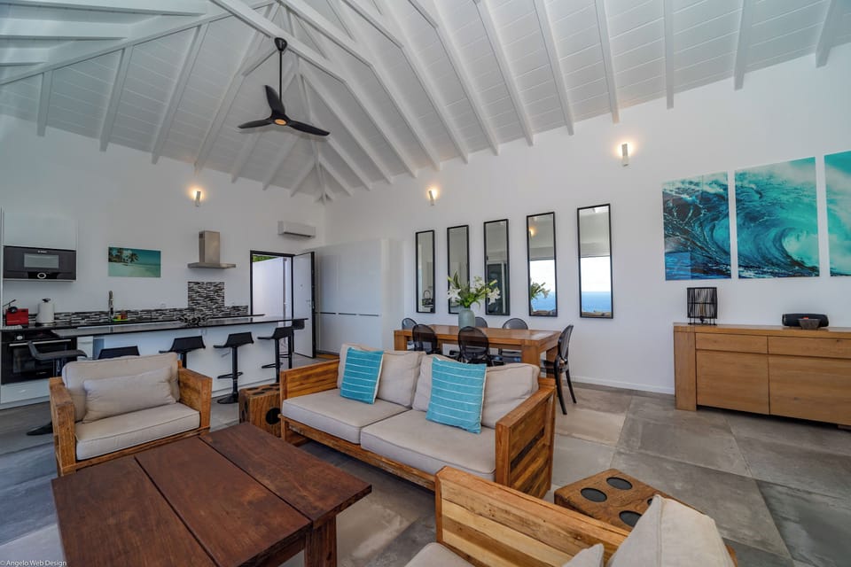 Air conditioning, ceiling fan, HD-TV, Dish Network. 