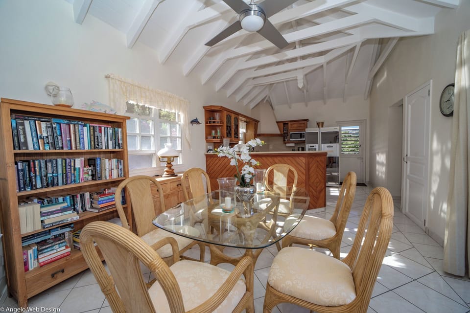Fully equipped kitchen, ceiling fan, refrigerator with ice maker, oven, microwave, dishwasher, coffee machine, Nespresso machine, blender, toaster. Inside dining table, and outdoor dining area on the covered terrace. 