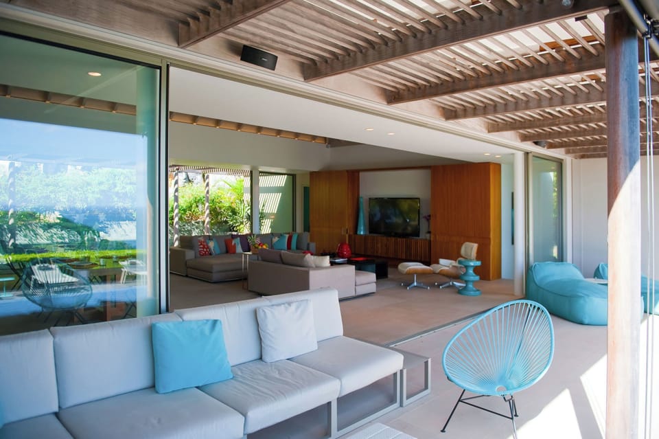 Nice heated pool, expansive terrace with loungers and deck chairs. Lounge area on the covered terrace. 