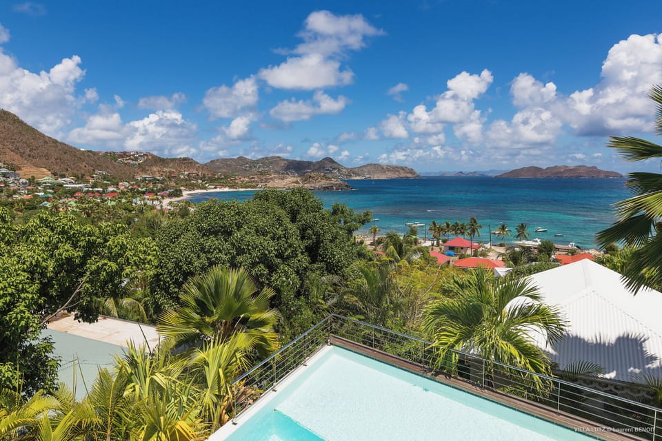 Multi-level property, stairs and terraces. Private parking at the entrance of the property. 