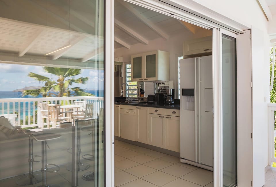 Located on the lower level. Equipped for eight people. Air conditioning, fan, breakfast bar with three stools, small cupboard, mosquito nets, fridge, freezer, oven, dishwasher, microwave, espresso and Nespresso coffee machine, blender, electric kettle, to
