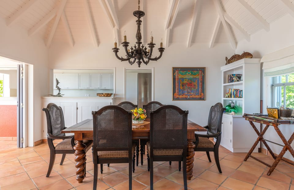 Fully equipped. Electric oven, gas stove, microwave, refrigerator, mixer, centrifuge, freezer, dishwasher, Nespresso machine, blender, kettle, toaster, breakfast bar. Large indoor dining table for 6 guests. Outdoor dining table on the covered terrace. 