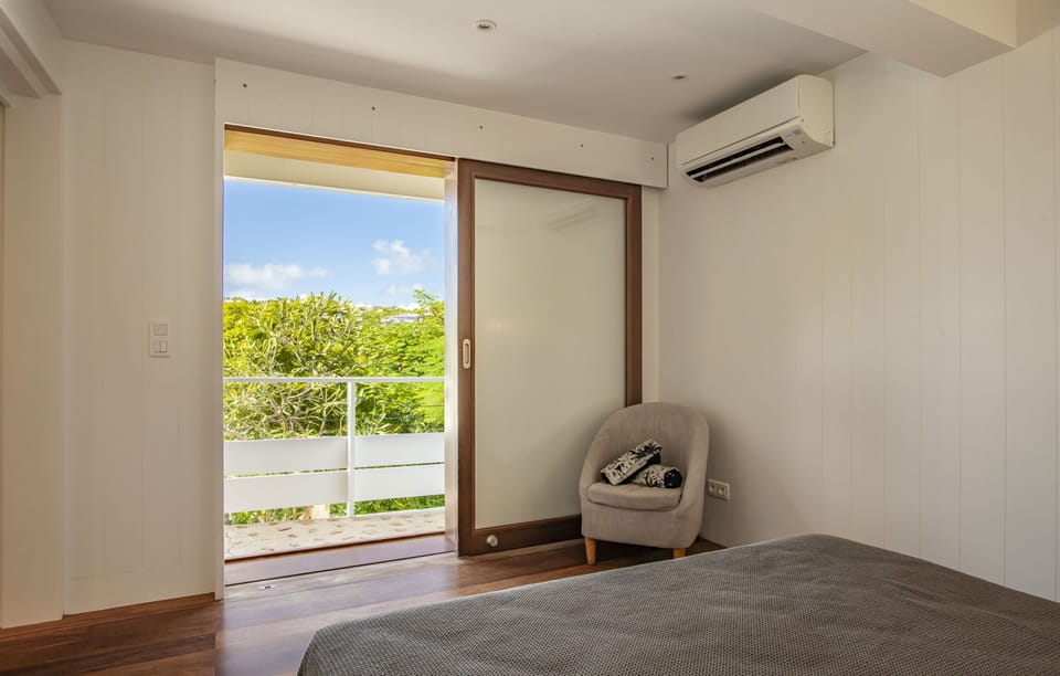 On the lower level. King size bed, air conditioning, dressing, safe. Ensuite bathroom with italian shower, sink, hair dryer, towels and beach towels. 