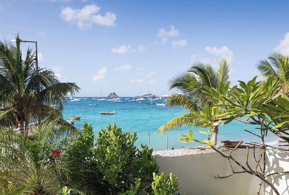 The villa is walking distance to the Corossol beach. 
