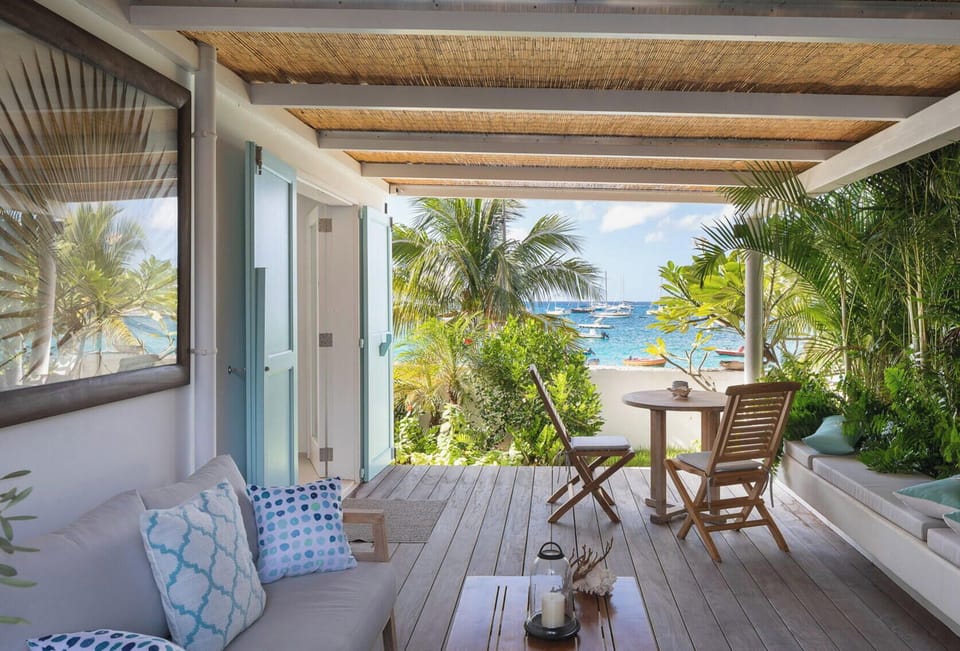 Nice outdoor lounge on the covered terrace. 