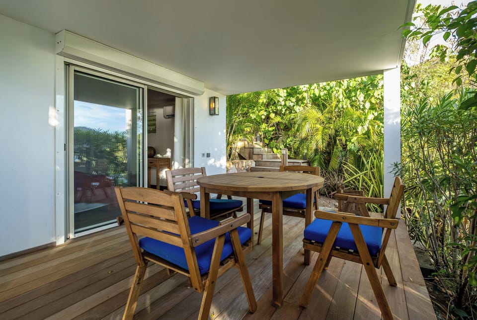 On the lower level. King size bed, air conditioning, HD-TV, Apple TV, dressing room, programmable safe. Adjoining bathroom with shower, hair dryer, towels and beach towels.