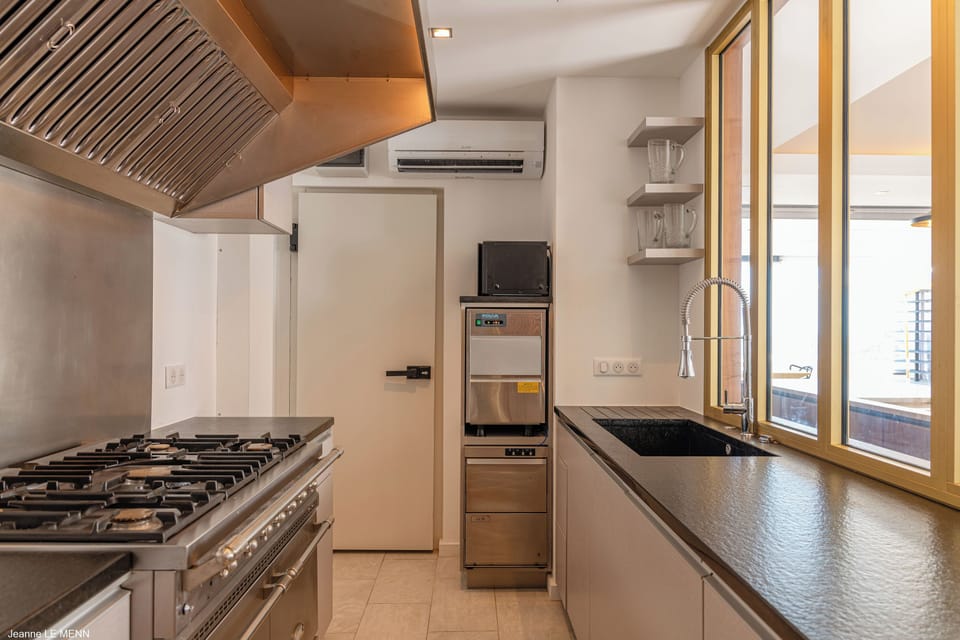 Fully equipped air-conditioned gourmet kitchen, professional gas stove and oven, 2 fridges and professional cold room, wine cellar, dishwasher, microwave, Nespresso machine and regular coffee machine, food processor, blender, plunging mixer, electric kett