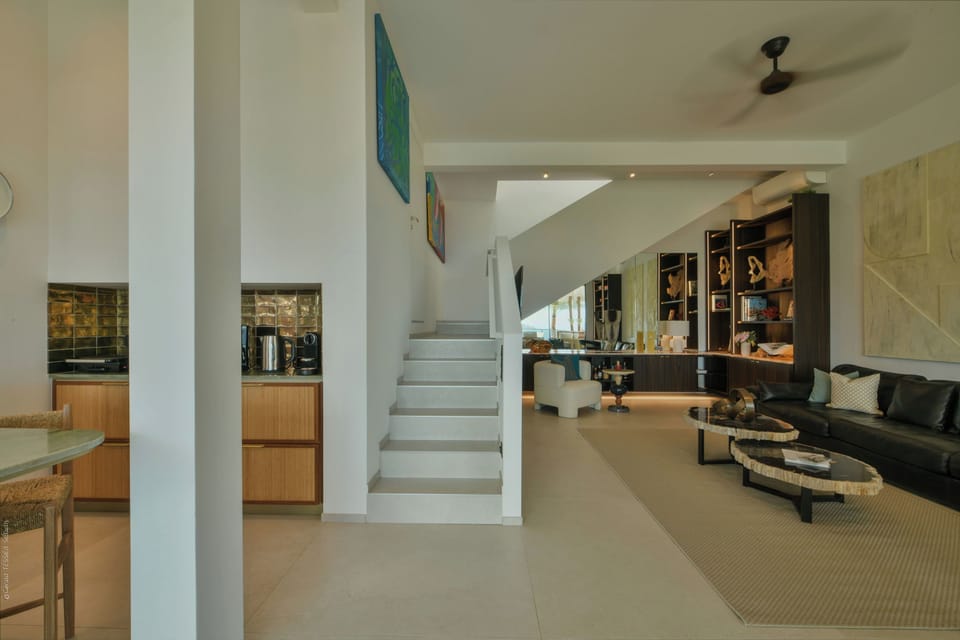 Air-conditioning, HD-TV, Dish Network, Apple TV, ceiling fans. 