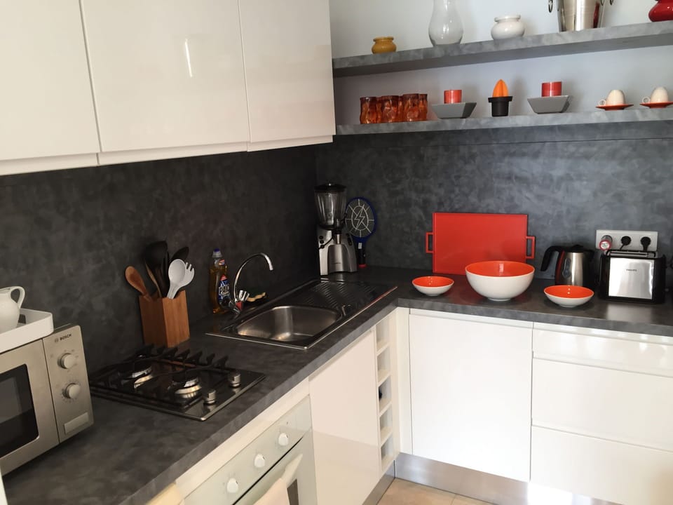 Fully-equipped kitchen. Blender, coffee maker, dishwasher, freezer, ice maker, microwave, Nespresso coffee machine, oven, refrigerator, toaster. 