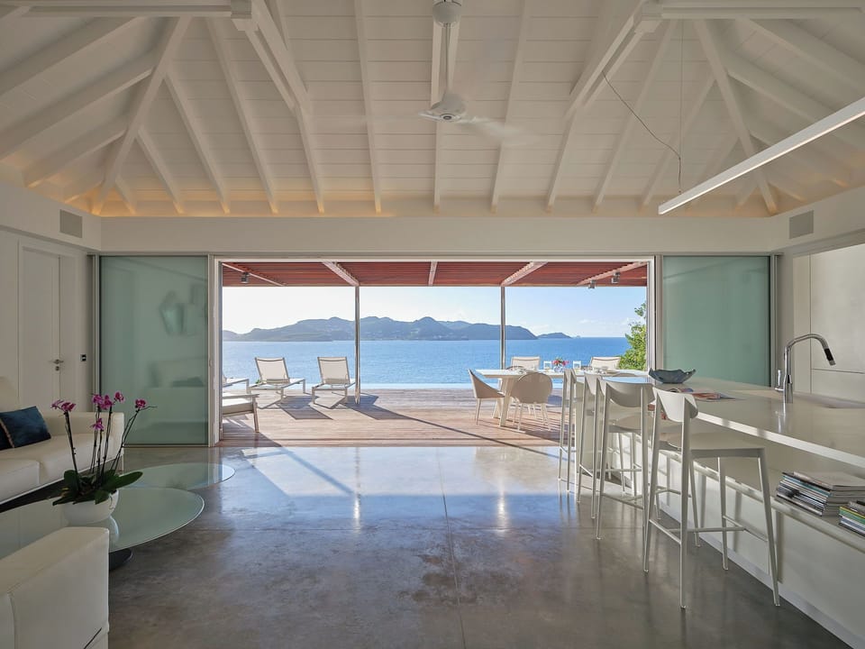 Air conditioning, ceiling fan, HD-TV, Dish network, Apple TV. Opens onto the terrace. Ocean view. 