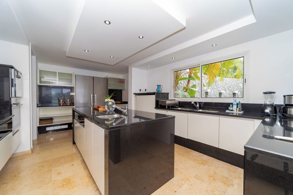 Fully equipped kitchen with electric oven, gas stove, convection oven, microwave, hood, refrigerator, freezer with ice makers, dishwasher, wine cellar, blender, Nespresso coffee maker, toaster. Gas barbecue outside. Dining area with a table for 8 people, 