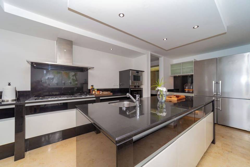 Fully equipped kitchen with electric oven, gas stove, convection oven, microwave, hood, refrigerator, freezer with ice makers, dishwasher, wine cellar, blender, Nespresso coffee maker, toaster. Gas barbecue outside. Dining area with a table for 8 people, 