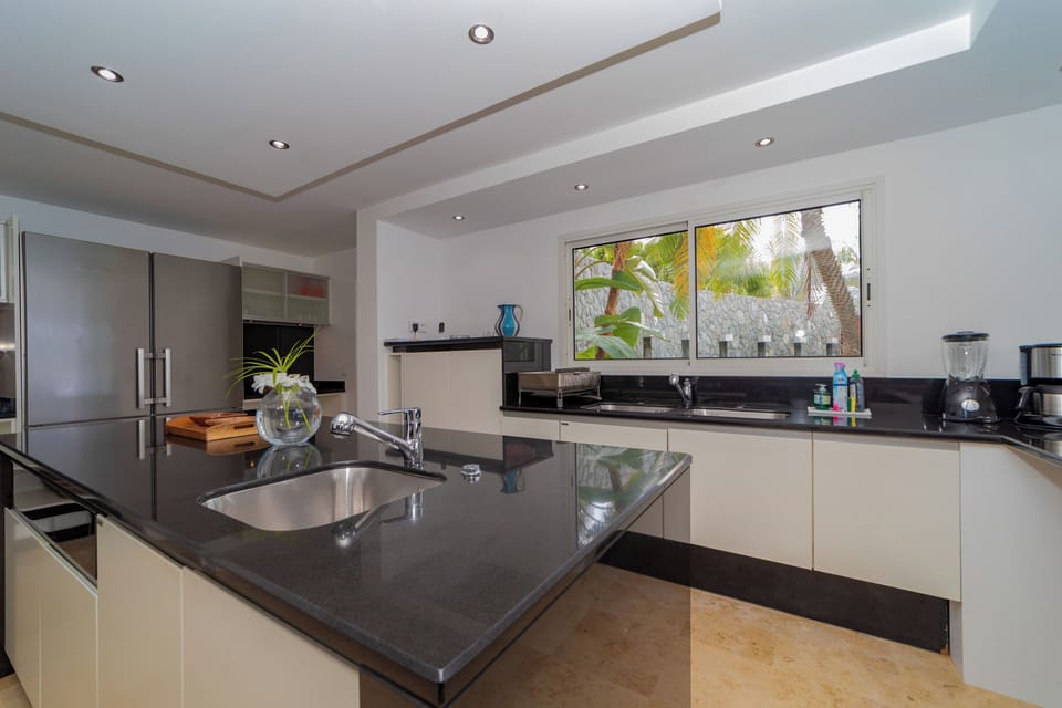 Fully equipped kitchen with electric oven, gas stove, convection oven, microwave, hood, refrigerator, freezer with ice makers, dishwasher, wine cellar, blender, Nespresso coffee maker, toaster. Gas barbecue outside. Dining area with a table for 8 people, 
