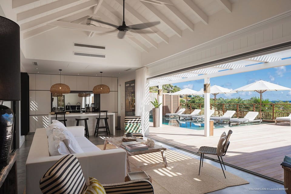 Air-conditioning, ceiling fan, HD-TV, Dish Network, Apple TV. Outdoor lounge area on the covered terrace. 