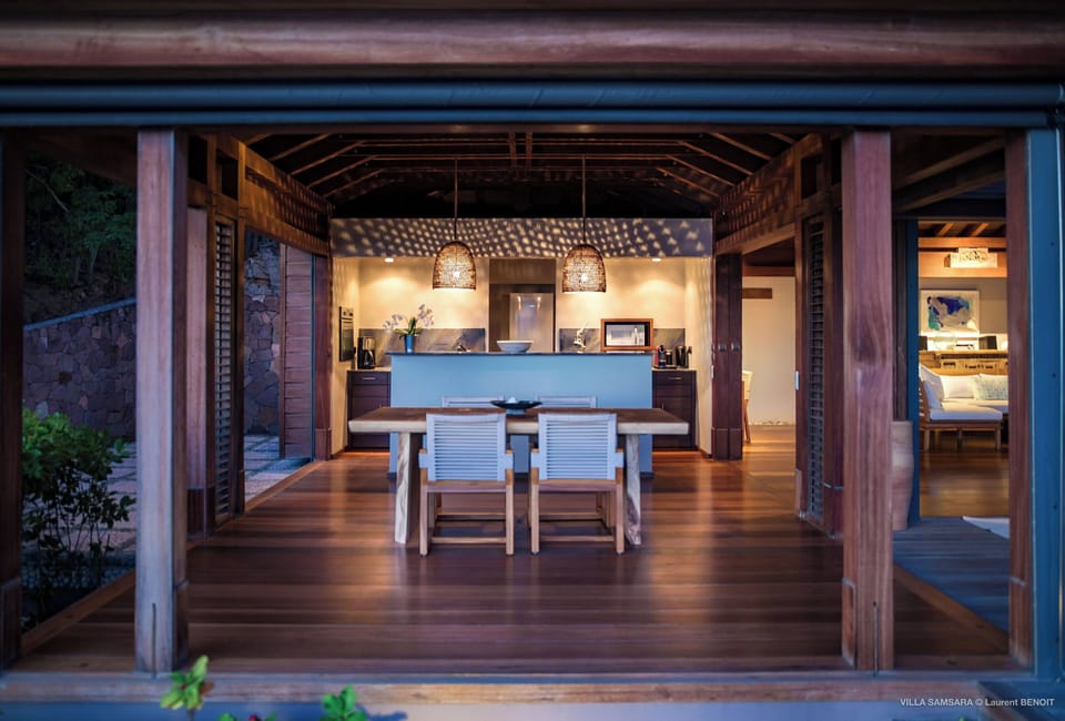 Fully equipped kitchen. Electric oven, gas stove, microwave, refrigerator, mixer, centrifuge, freezer, dishwasher, Nespresso machine, blender, kettle, toaster, breakfast bar. Large dining table for 4 guests. 