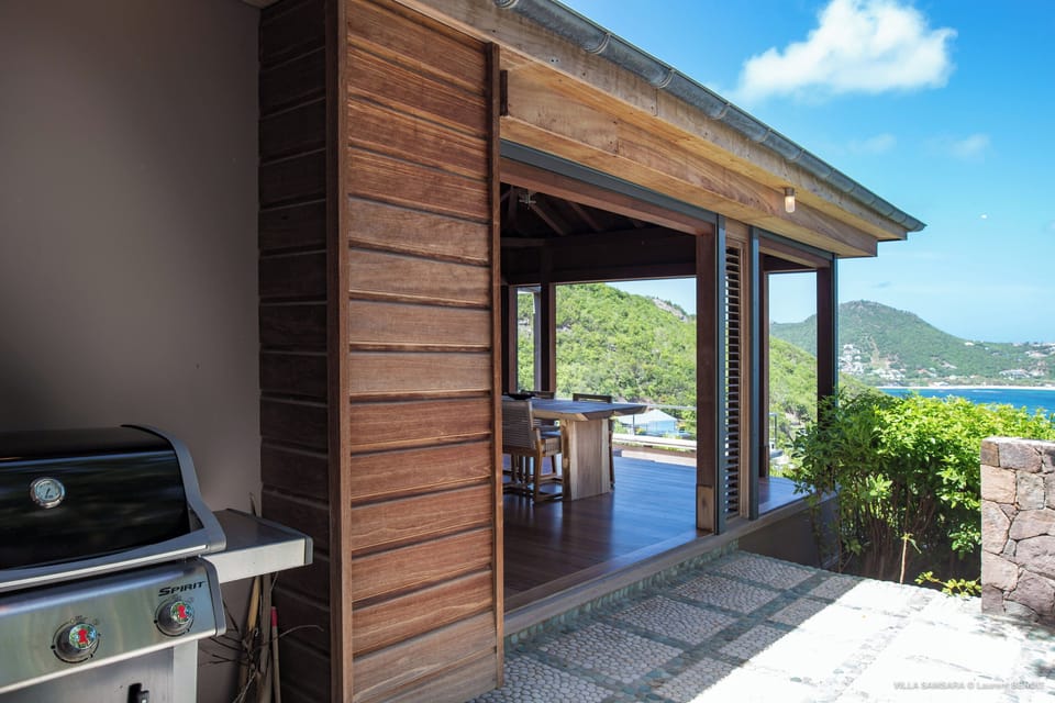 Fully equipped kitchen. Electric oven, gas stove, microwave, refrigerator, mixer, centrifuge, freezer, dishwasher, Nespresso machine, blender, kettle, toaster, breakfast bar. Large dining table for 4 guests. 