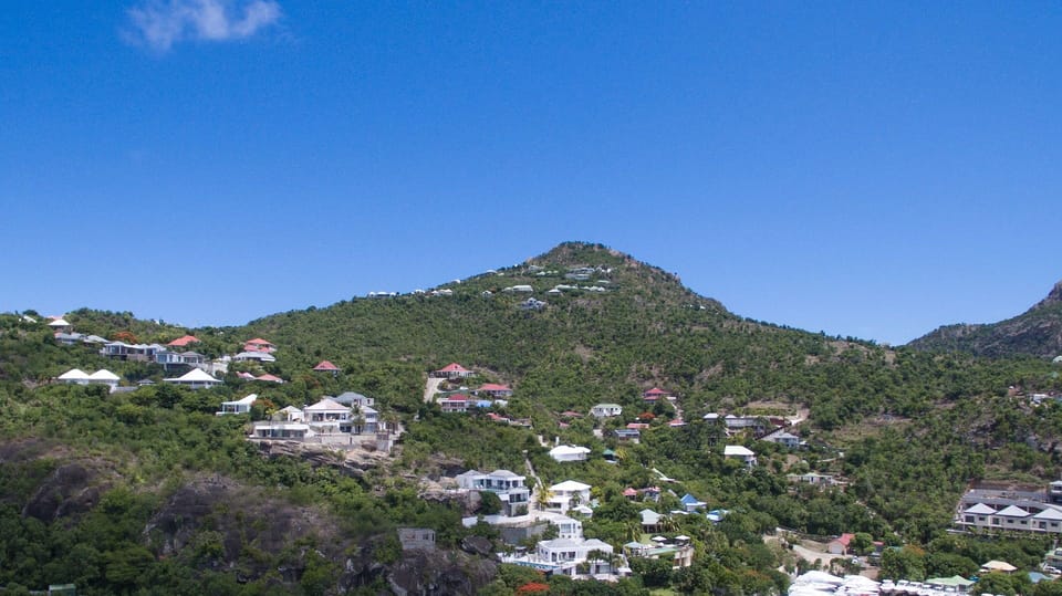 Aerial views of the villa and its sister villa AVENSTAR.