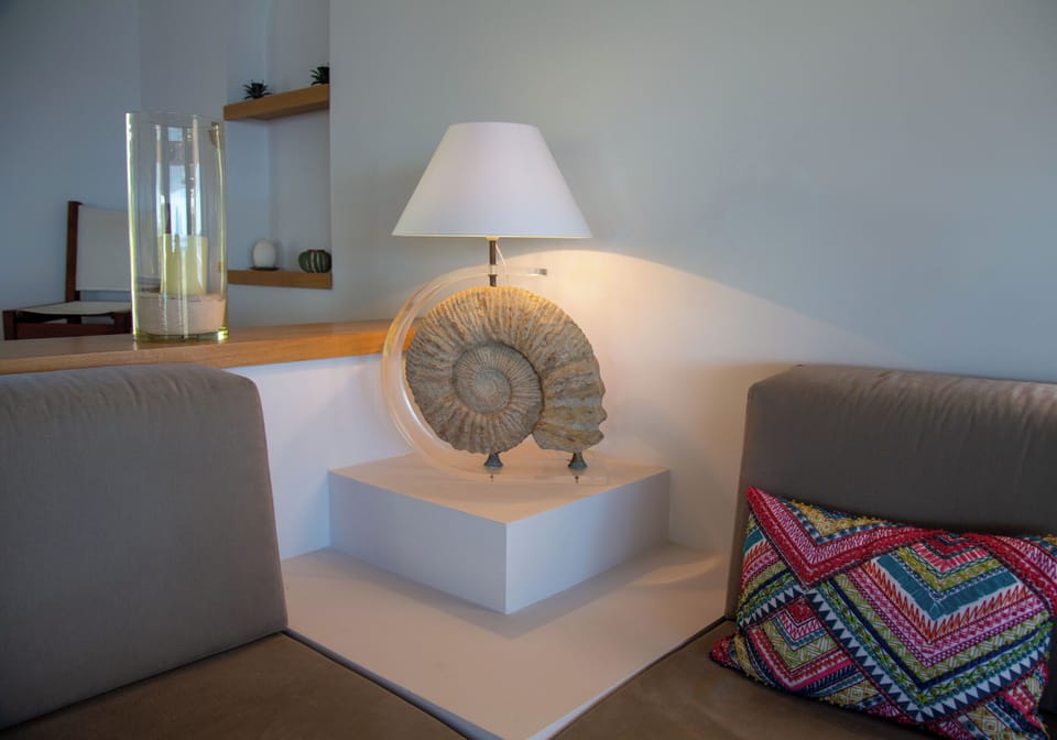 HD-TV, Dish Network, Blu-Ray DVD player, iPod dock. Outside lounge on the covered terrace. Ocean view. 