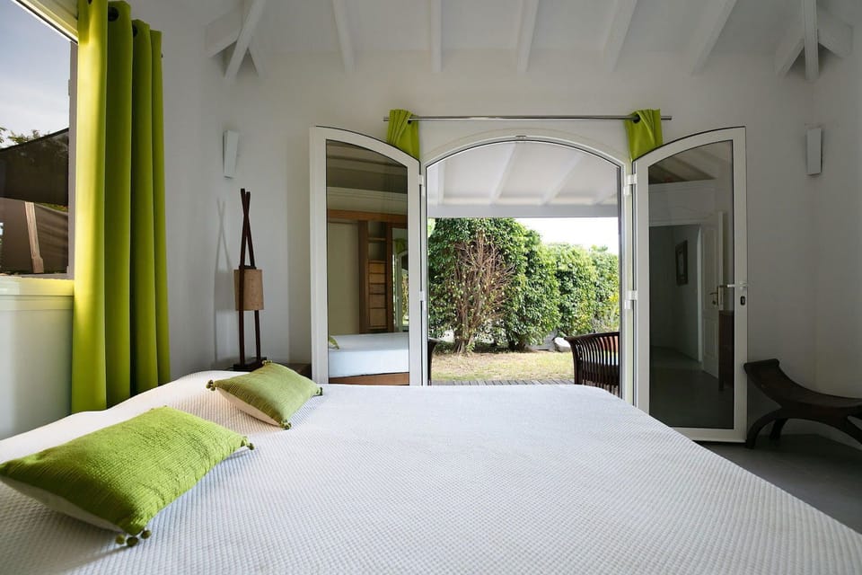 King size bed, air conditioning, ceiling fan, safe, large dressing room. Shared Bathroom, with shower. 