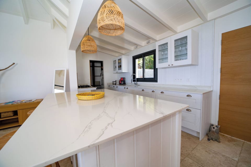Fully equipped, breakfast bar, refrigerator and freezer with ice maker, oven, microwave oven, hob, filter coffee maker and espresso machine, blender, kettle, dishwasher, toaster.