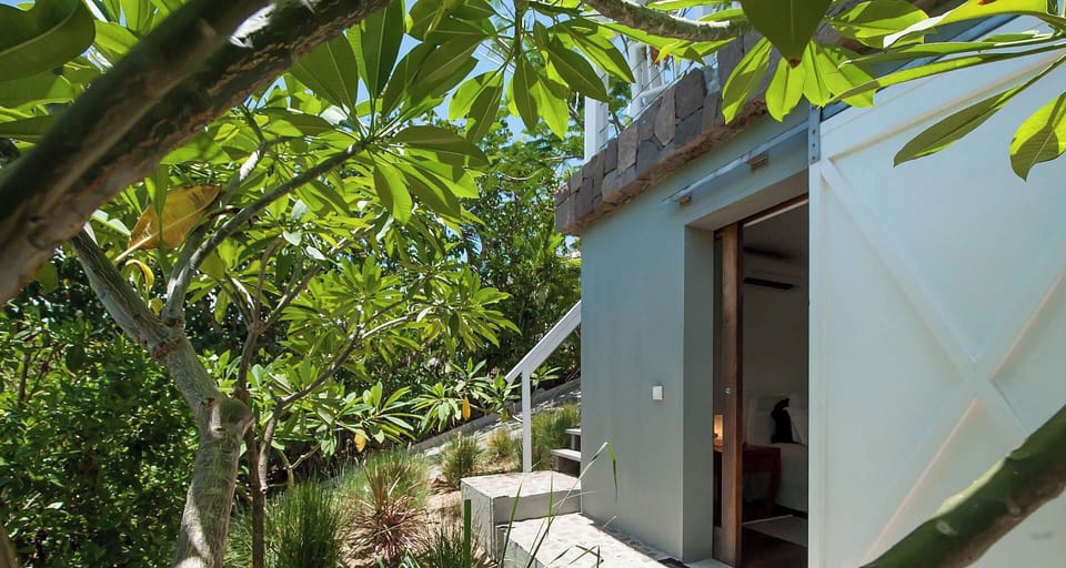 On the lower level. King size bed, air conditioning, dressing, safe. Ensuite bathroom with italian shower, sink, hair dryer, towels and beach towels. 