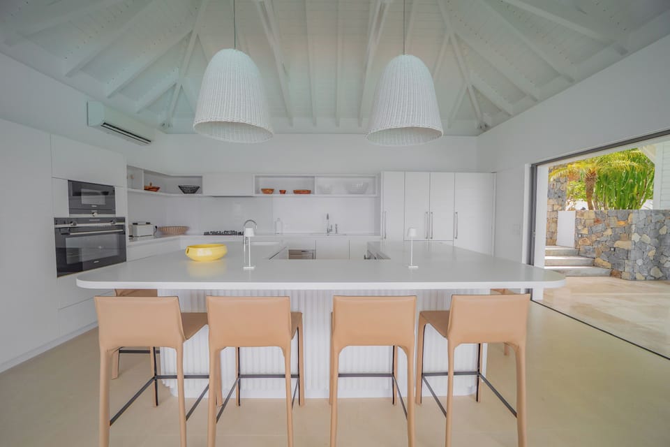 Fully equipped and air conditioned kitchen. Electric oven, gas stove, microwave, refrigerator, mixer, centrifuge, freezer, dishwasher, Nespresso machine, blender, kettle, toaster, breakfast bar. Indoor dining table. Outdoor dining table for 8 people on th