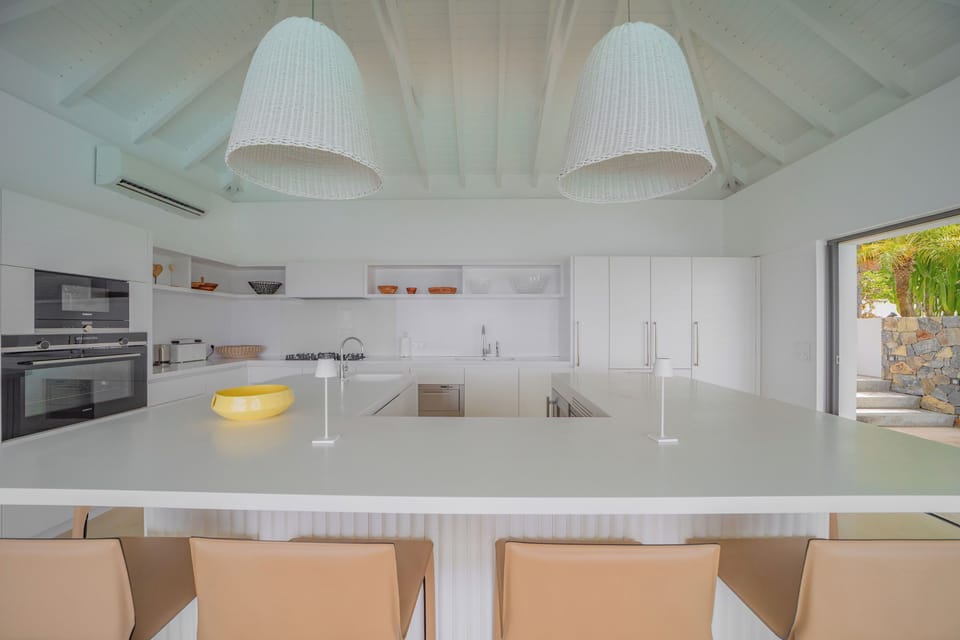 Fully equipped and air conditioned kitchen. Electric oven, gas stove, microwave, refrigerator, mixer, centrifuge, freezer, dishwasher, Nespresso machine, blender, kettle, toaster, breakfast bar. Indoor dining table. Outdoor dining table for 8 people on th