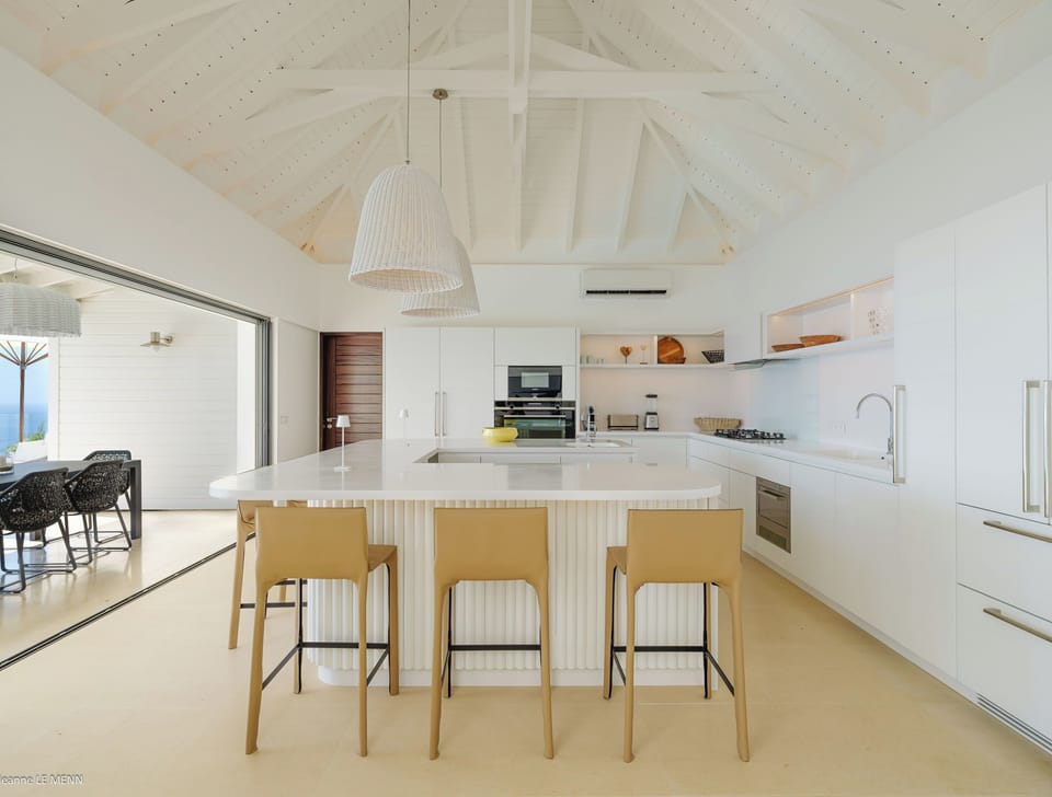 Fully equipped and air conditioned kitchen. Electric oven, gas stove, microwave, refrigerator, mixer, centrifuge, freezer, dishwasher, Nespresso machine, blender, kettle, toaster, breakfast bar. Indoor dining table. Outdoor dining table for 8 people on th