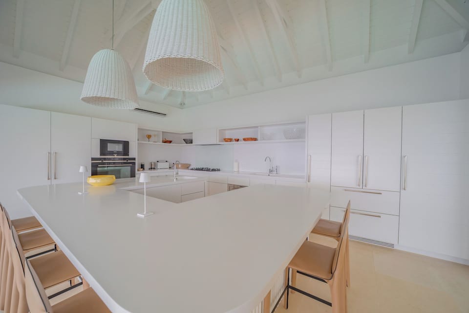 Fully equipped and air conditioned kitchen. Electric oven, gas stove, microwave, refrigerator, mixer, centrifuge, freezer, dishwasher, Nespresso machine, blender, kettle, toaster, breakfast bar. Indoor dining table. Outdoor dining table for 8 people on th