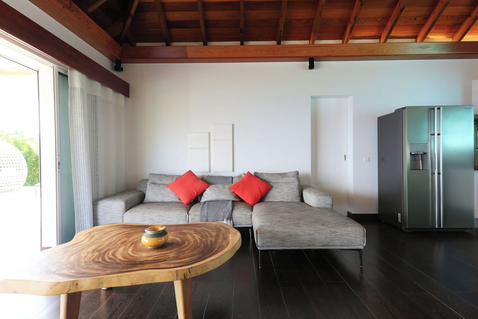 Air conditioning, ceiling fan, HD-TV, Dish network, DVD player. Opens onto the terrace. 