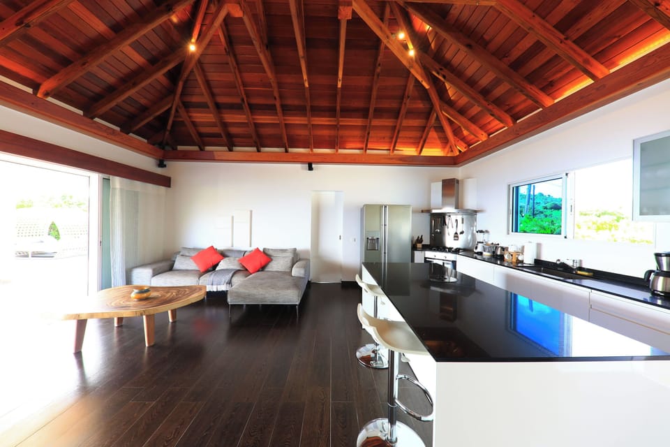 Air conditioning, ceiling fan, HD-TV, Dish network, DVD player. Opens onto the terrace. 
