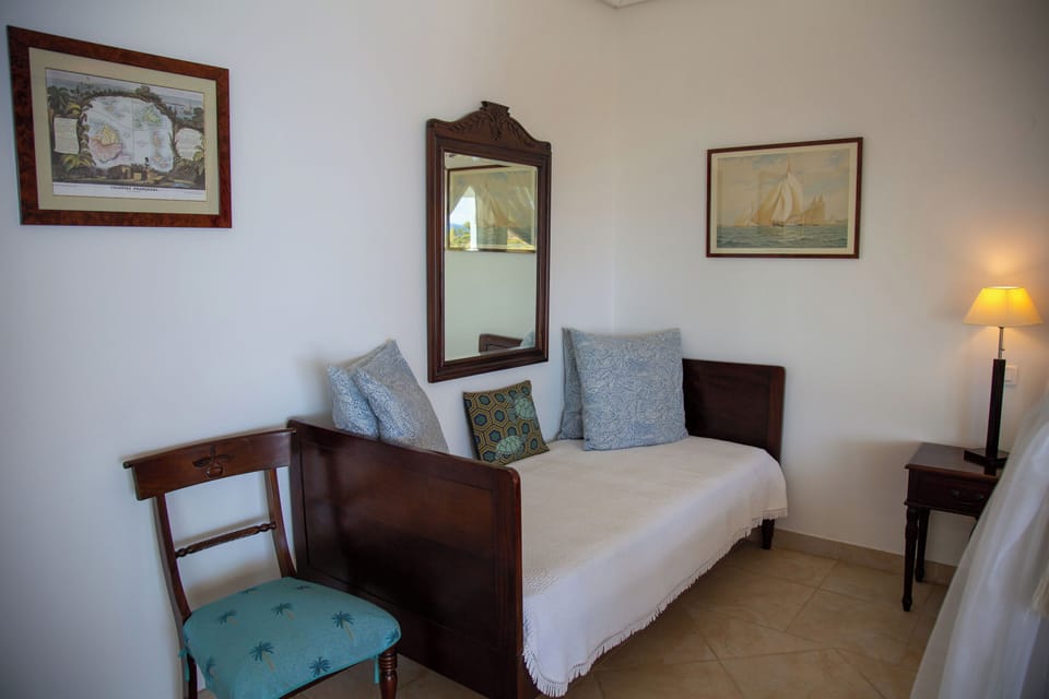 King size canopy bed, air conditioning, HD-TV, Apple TV, ceiling fan, safe, dressing room. Private bathroom with shower, double basin, hair dryer. The bedrooms opens onto the terrace and the pool. 